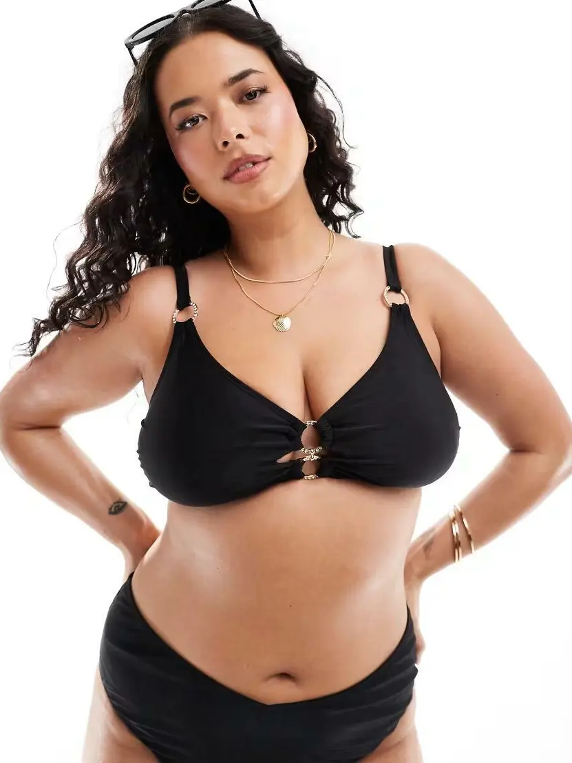 czarna góra od bikini zdobienie
