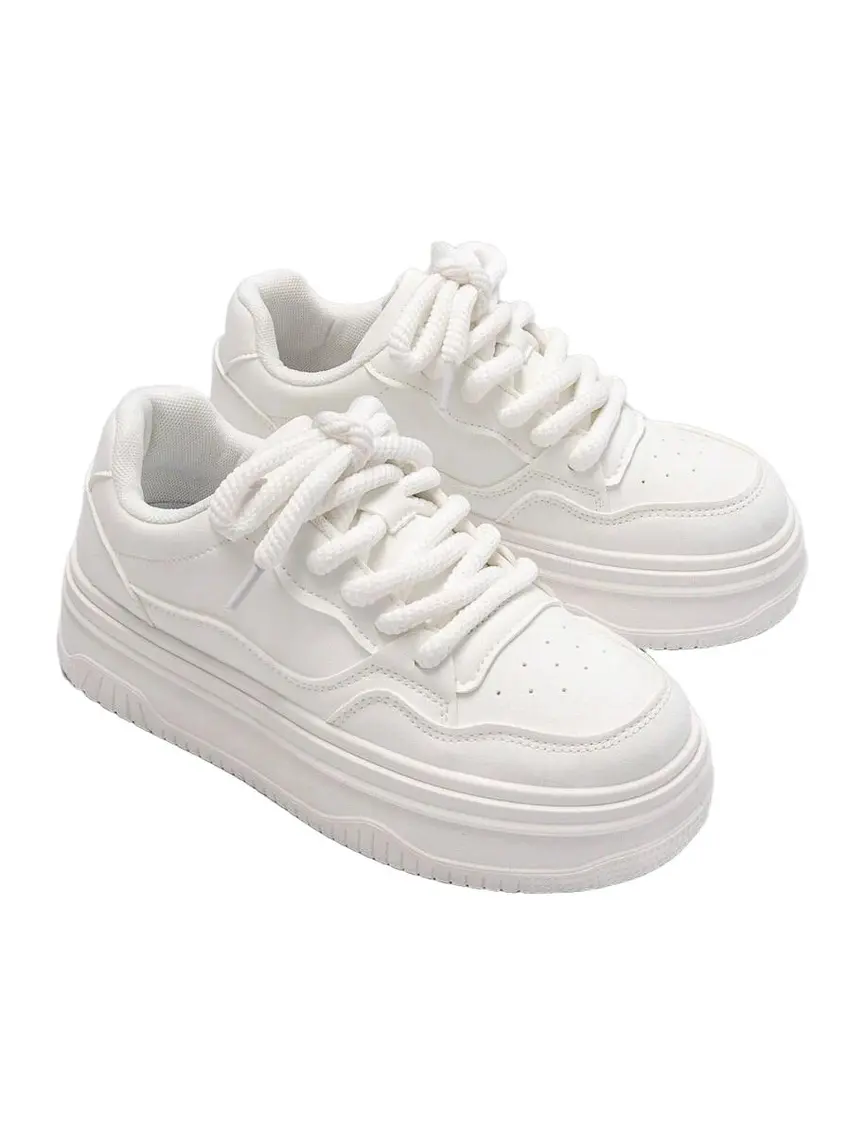 białe sznurowane buty sportowe