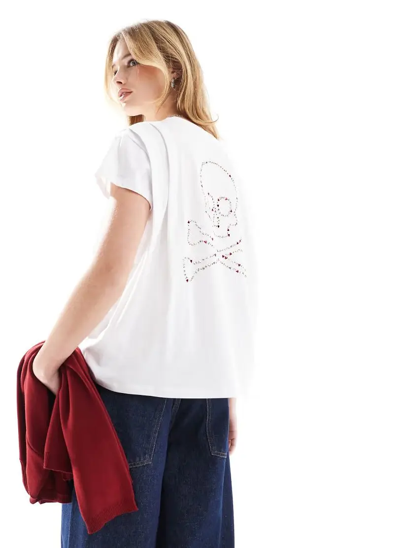 biały t-shirt zdobienia