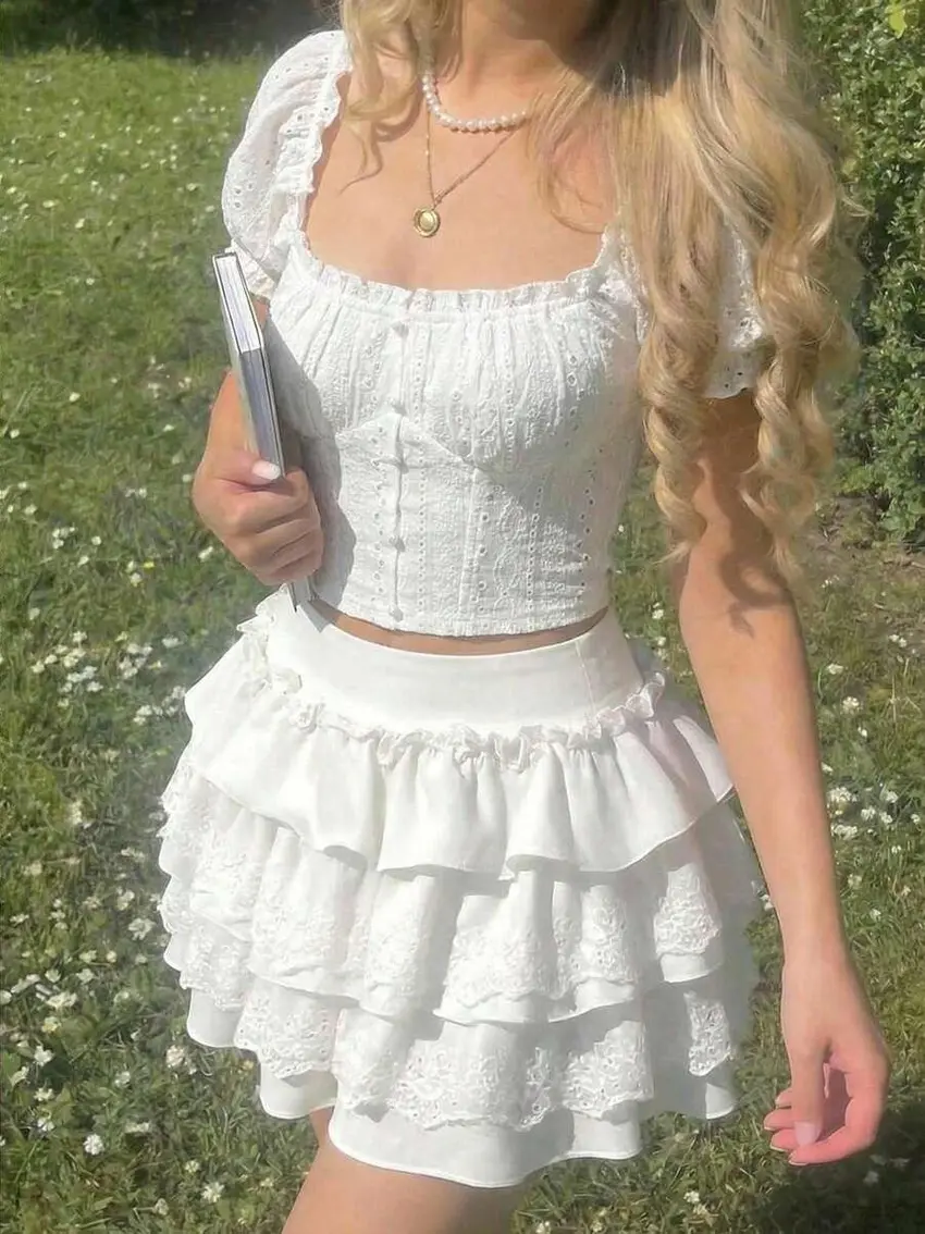 biały top guziki
