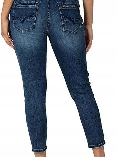 niebieskie spodnie jeans