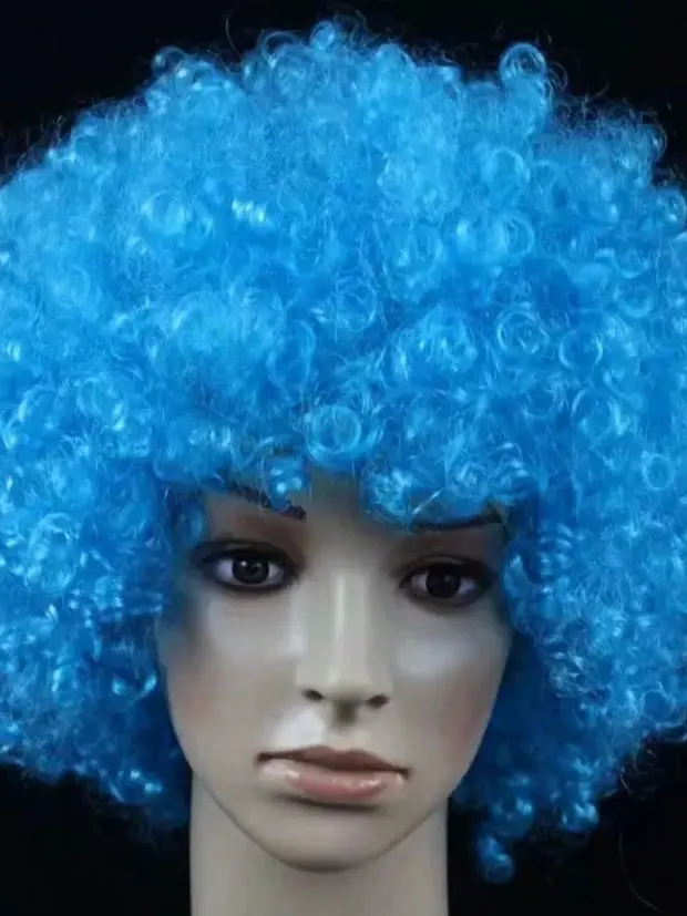niebieska peruka afro