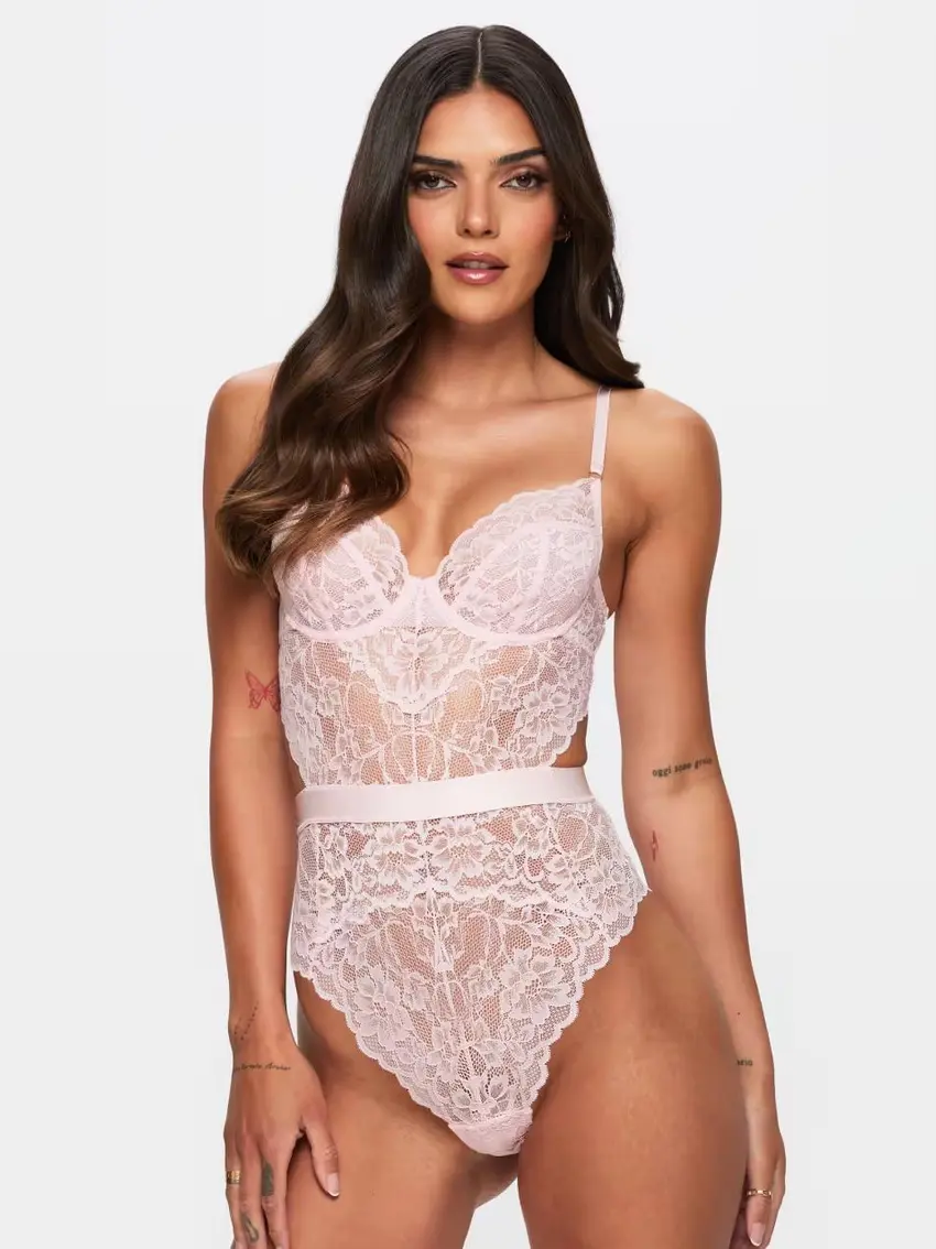 różowe koronkowe body