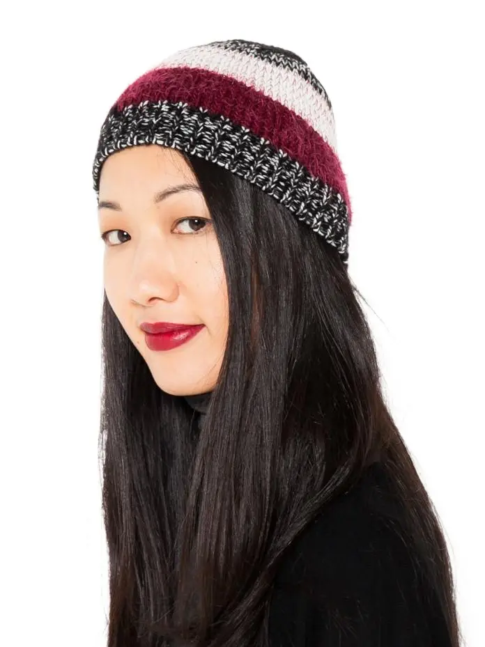CZAPKA BEANIE PASKI KONTRASt
