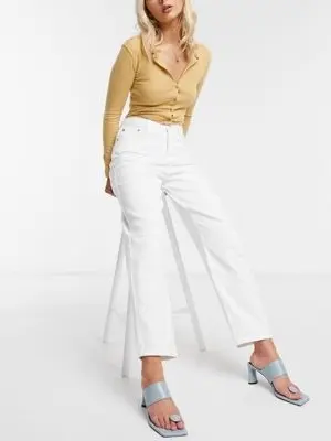 BIAŁE SPODNIE JEANS