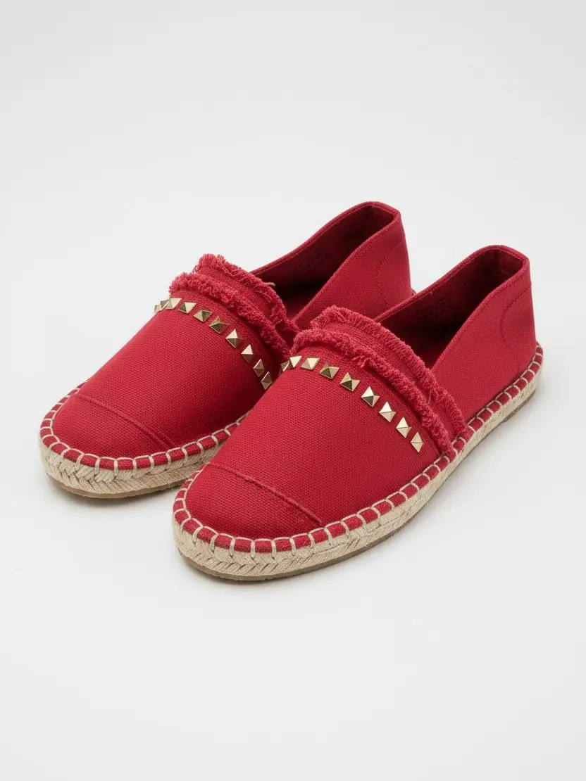 czerwone espadryle zdobienia ćwieki
