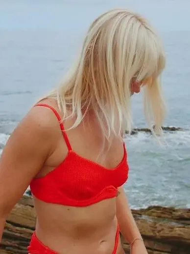 czerwona góra od bikini fiszbiny tekstura