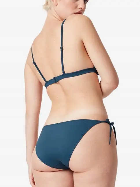 niebieska góra od bikini