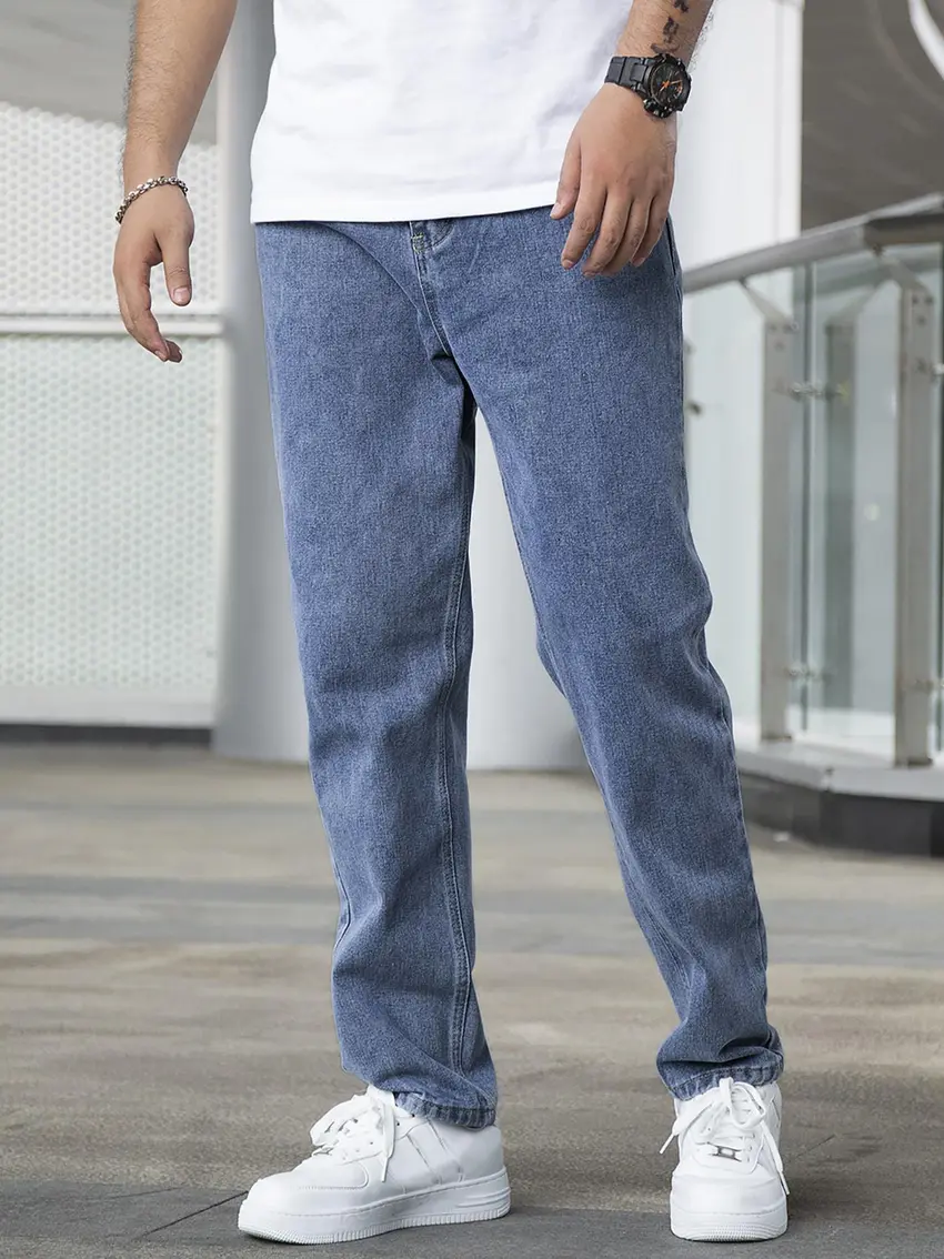 niebieskie spodnie jeans