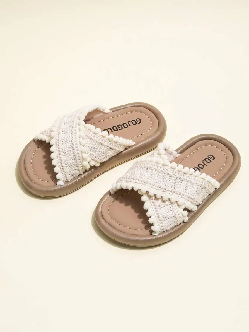 wsuwane klapki casual