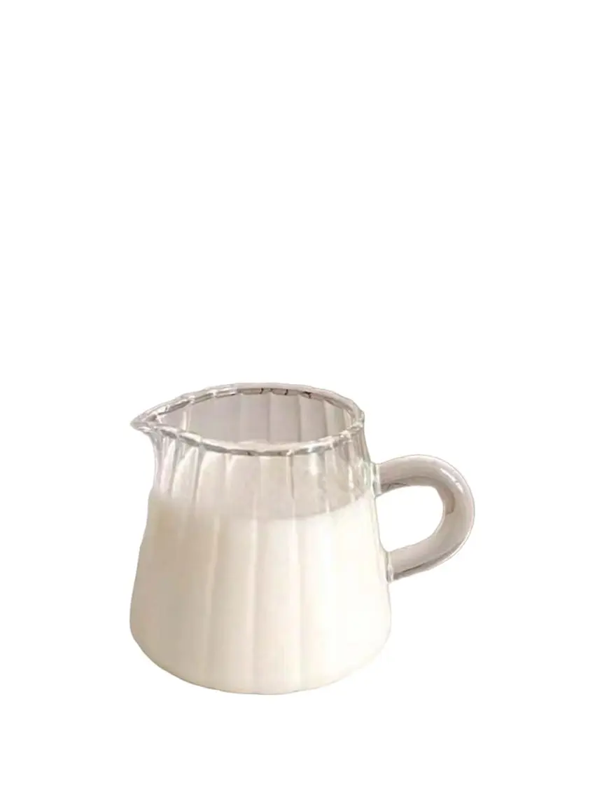 szklany dzbanek na mleko