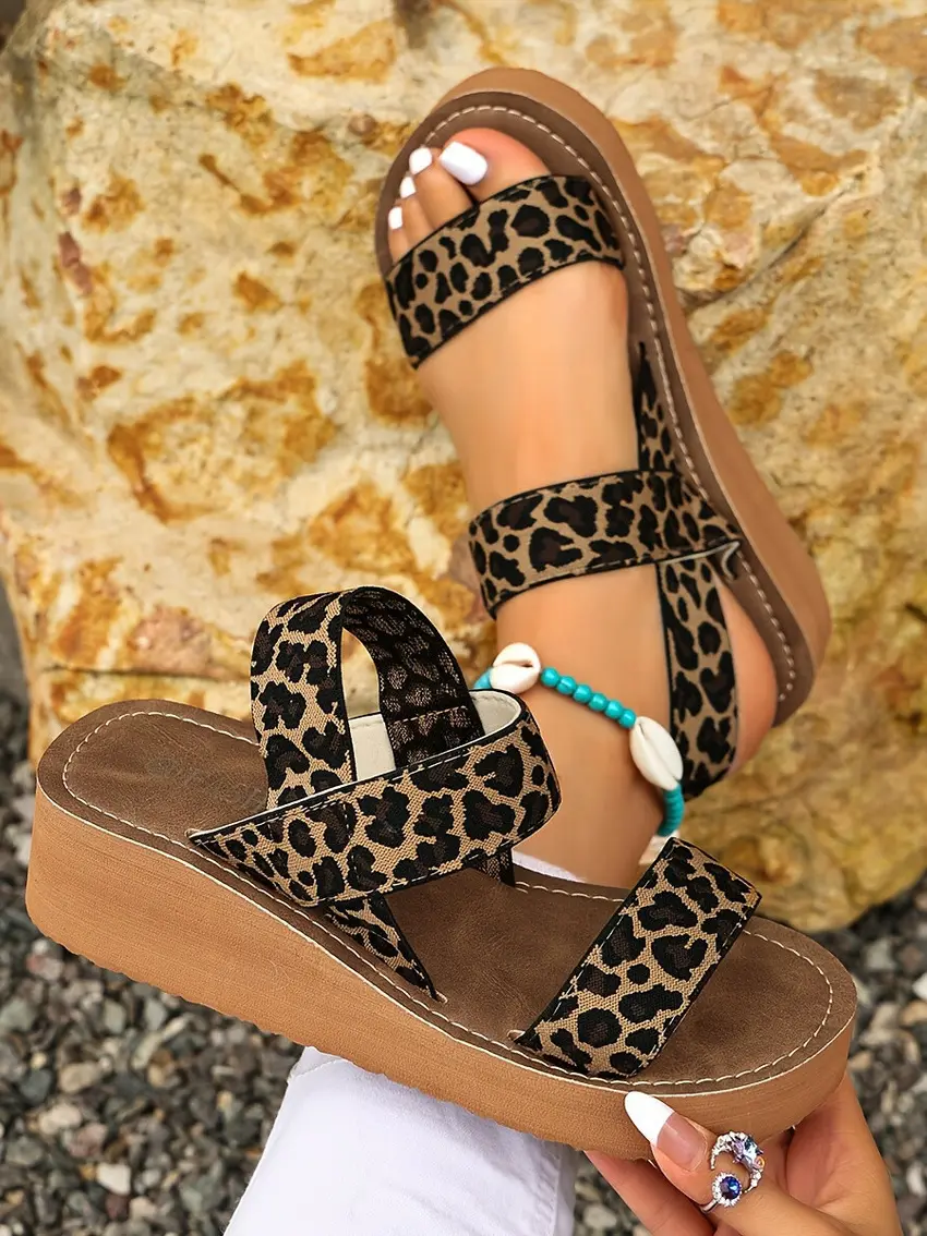 sandały animal print koturny