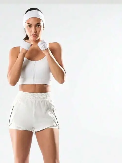biały biustonosz sportowy