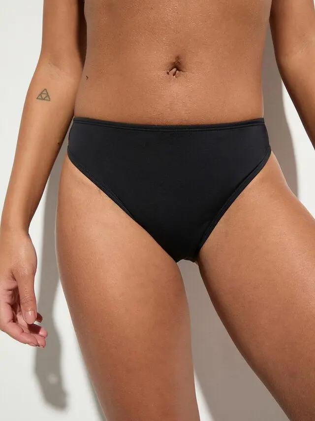 czarny dół od bikini