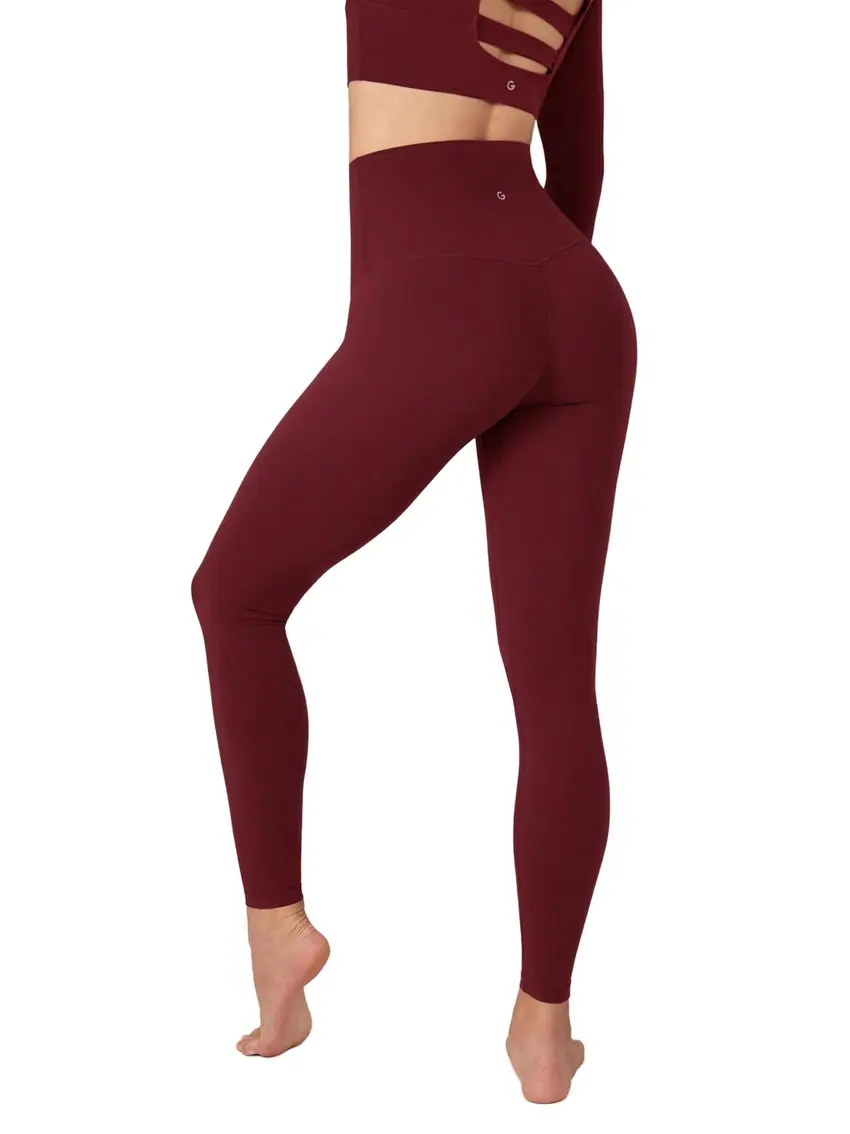 czerwone sportowe legginsy