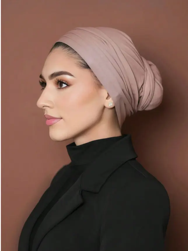 beżowy turban na głowę