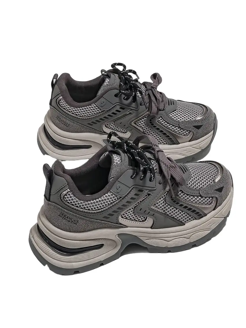 szare buty sportowe