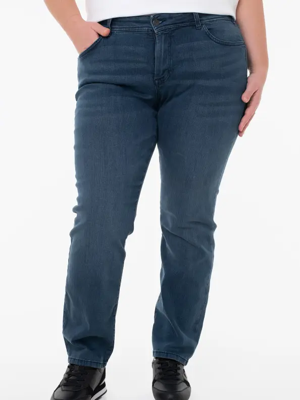 niebieskie spodnie jeans slim
