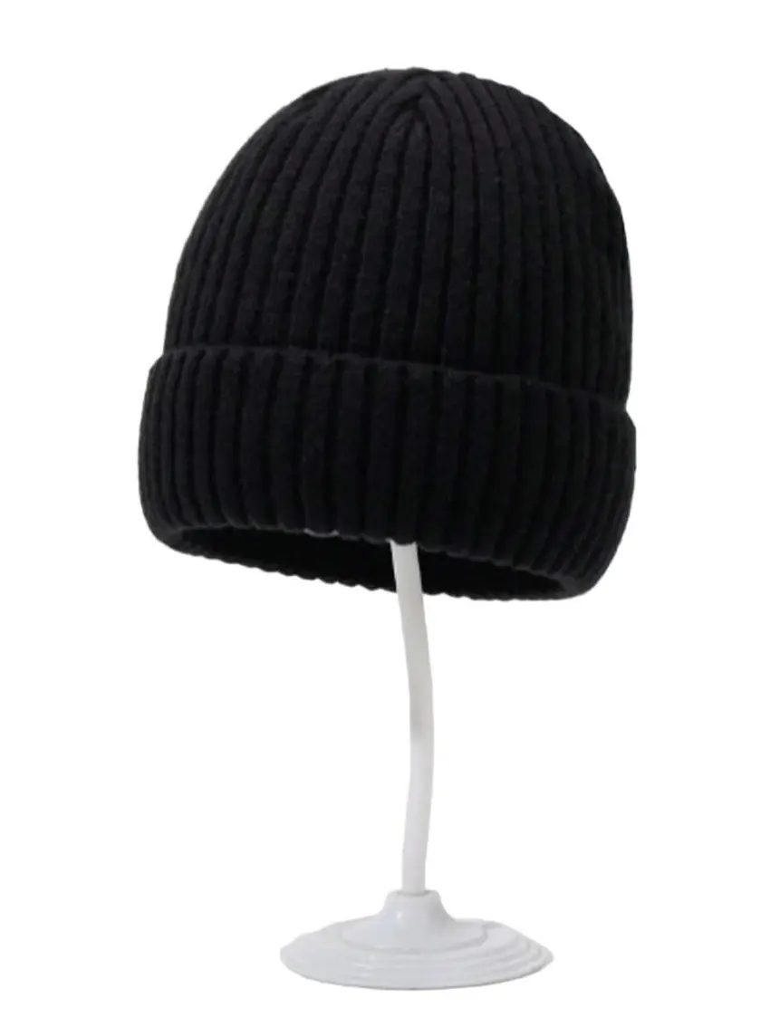 czarna czapka beanie
