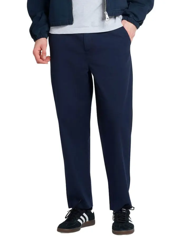 granatowe spodnie chino