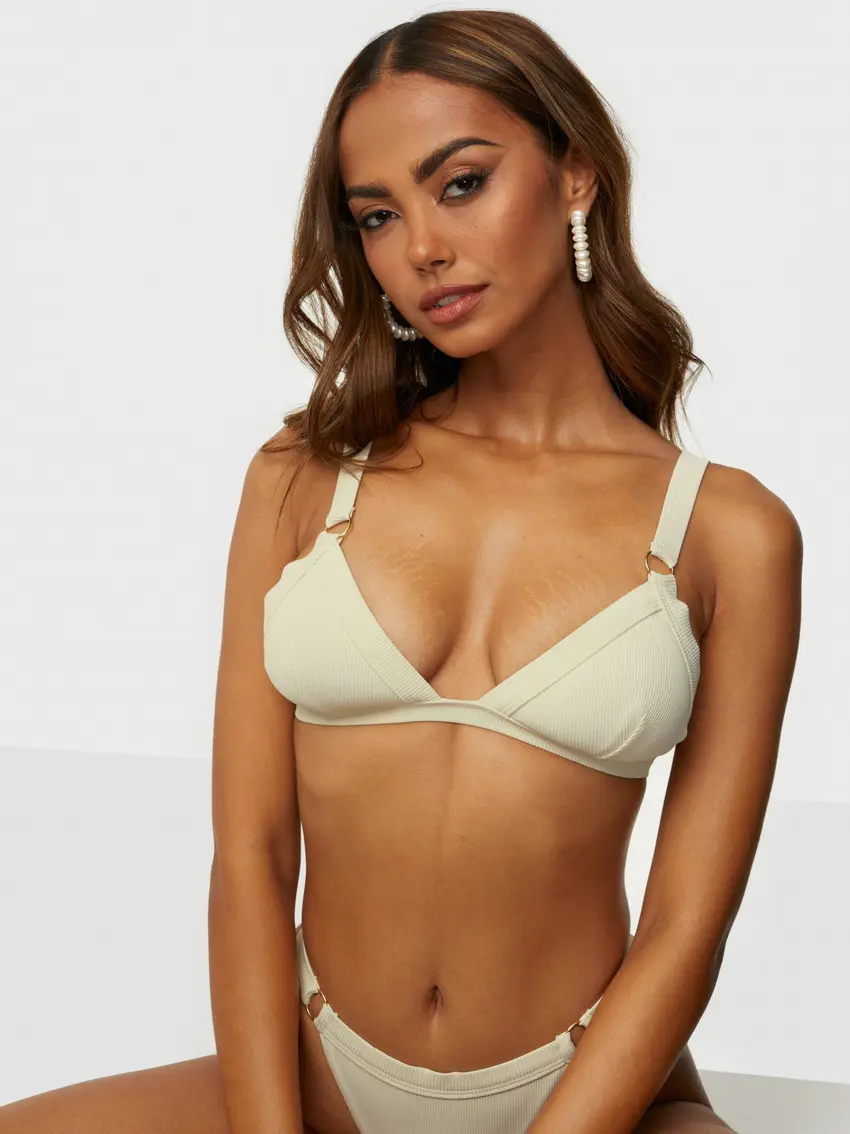 GÓRA BIKINI PRĄŻKI