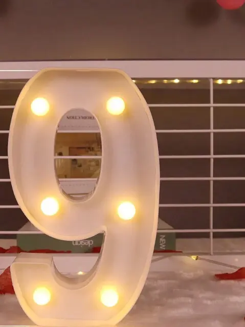 LAMPKA LITERA 9