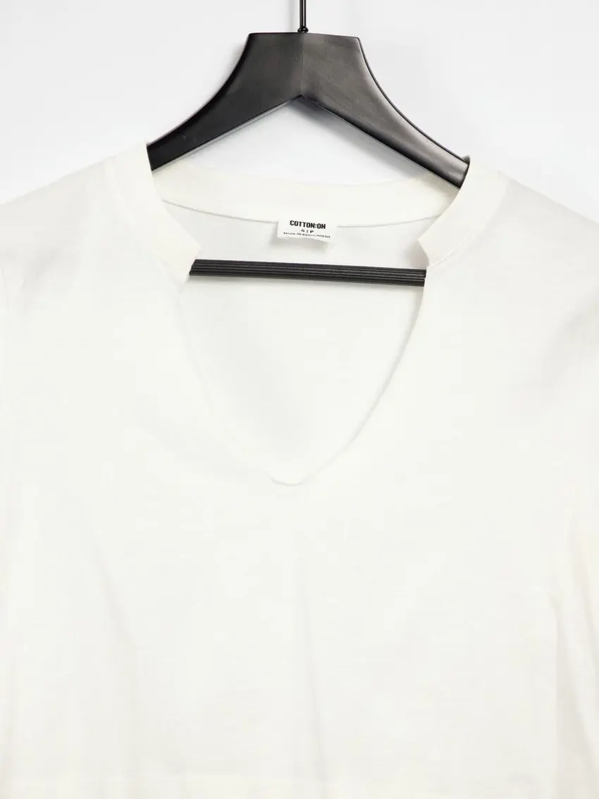 BIAŁA BLUZKA V-NECK