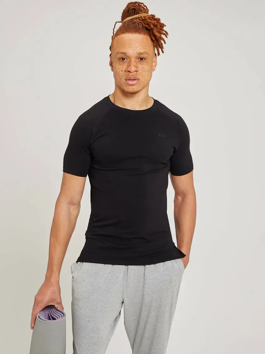 DOPASOWANY CZARNY T-SHIRT BASIC LOGO