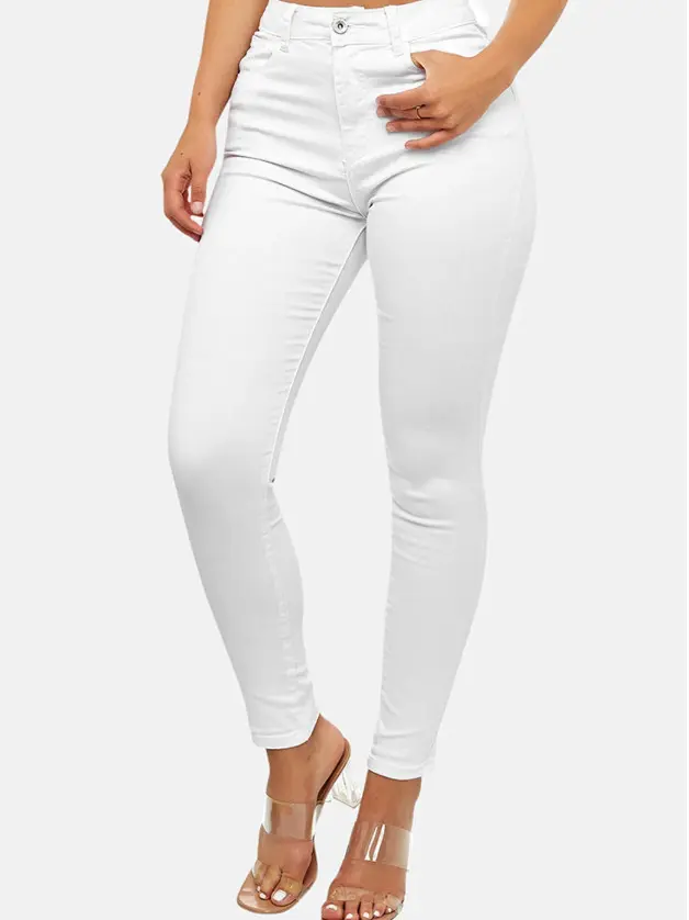 białe spodnie jeans