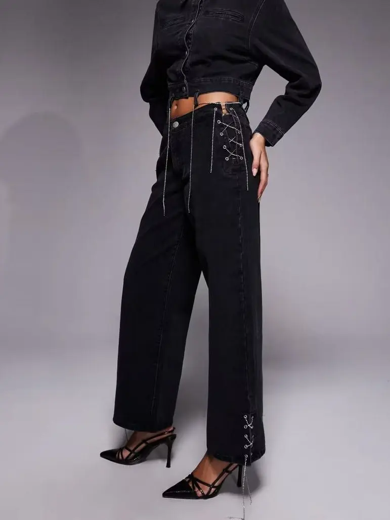 Czarne spodnie jeans zdobienia