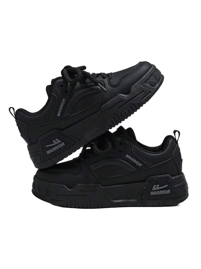 czarne buty sportowe