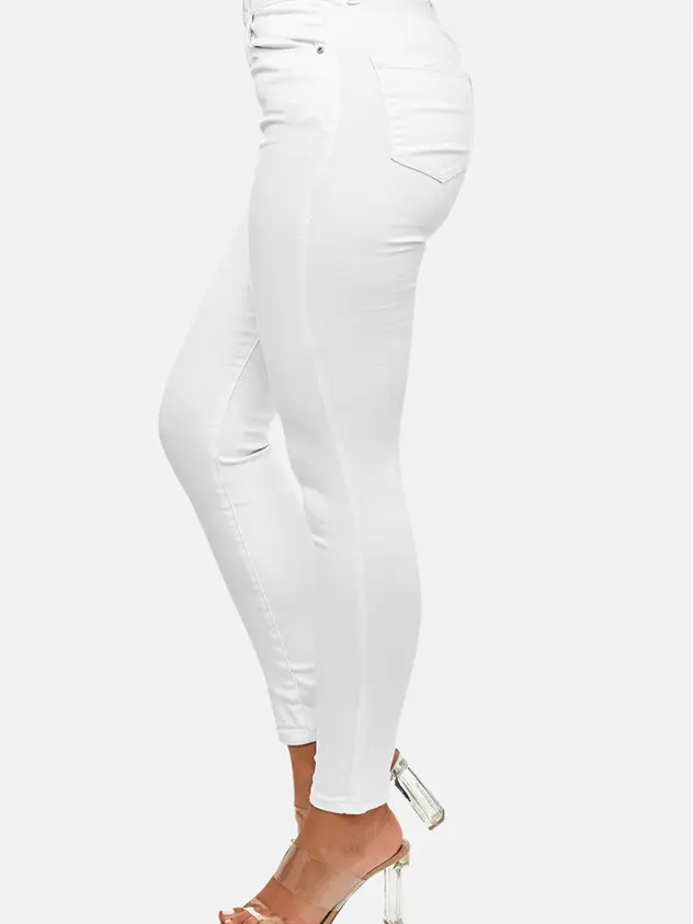 białe spodnie jeans