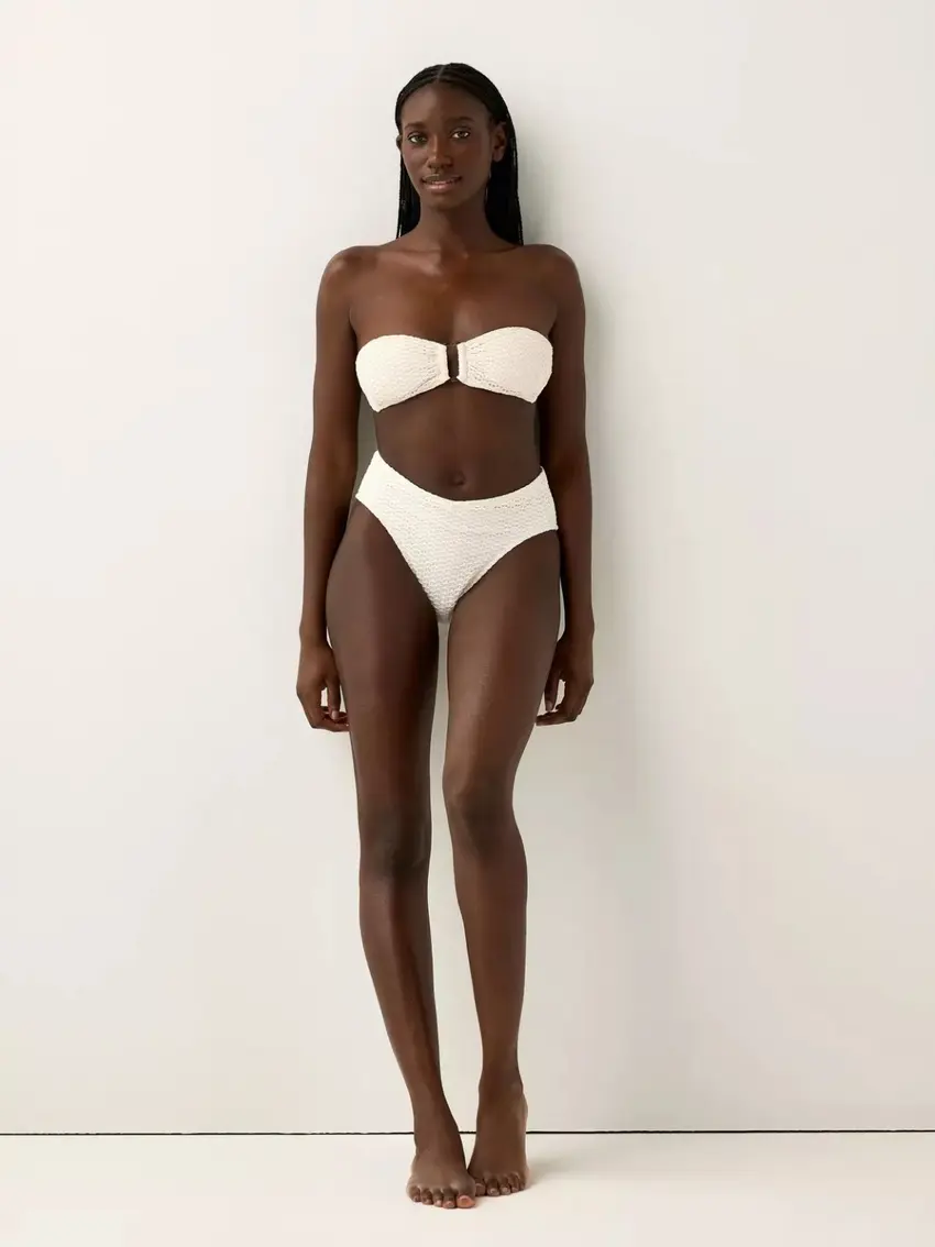 kremowy dół od bikini