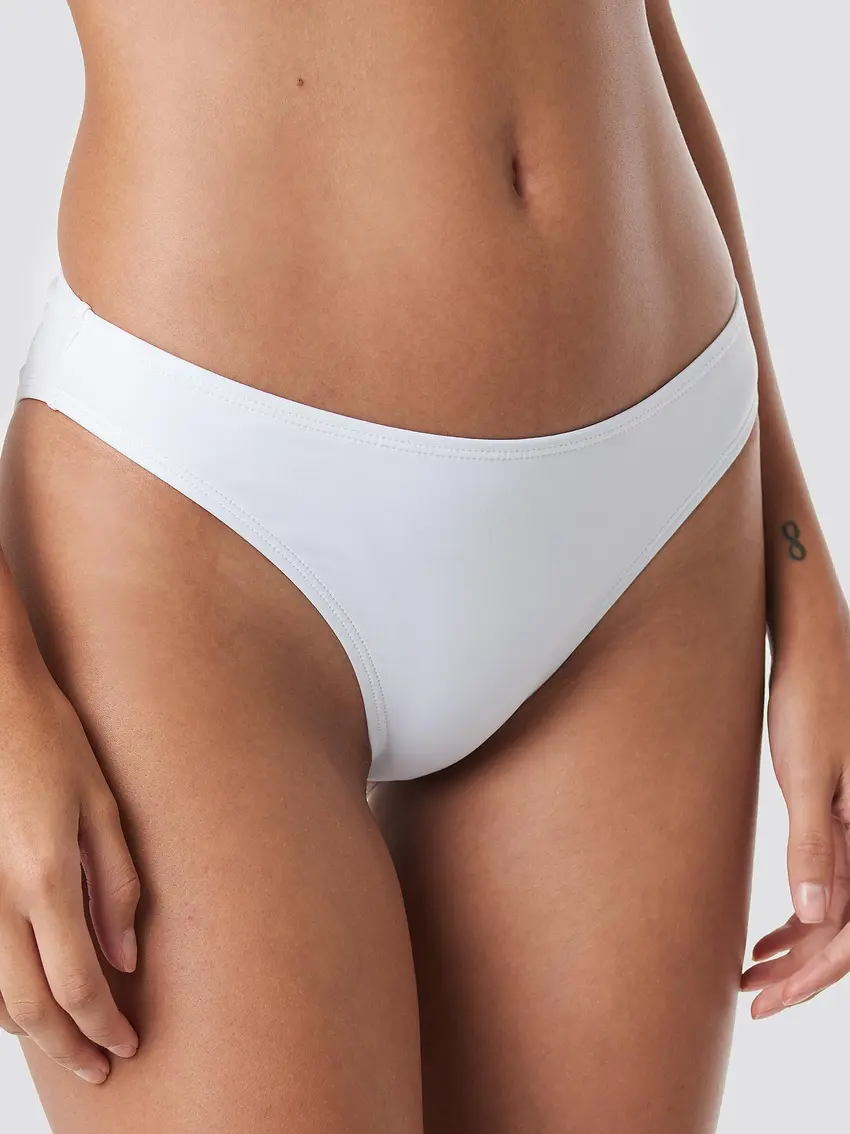 BIAŁY DÓŁ OD BIKINI
