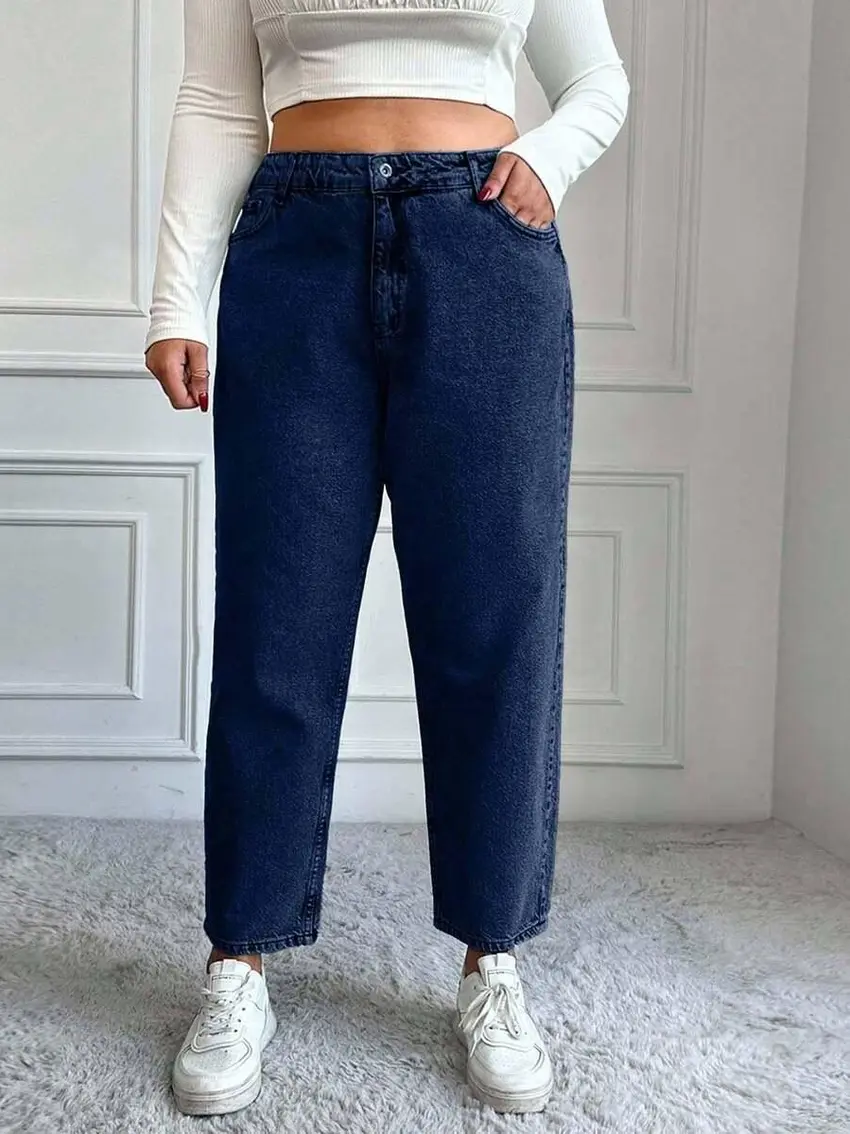 granatowe spodnie jeans