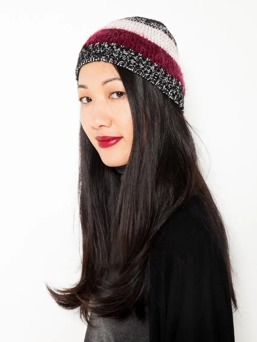 CZAPKA BEANIE PASKI KONTRASt