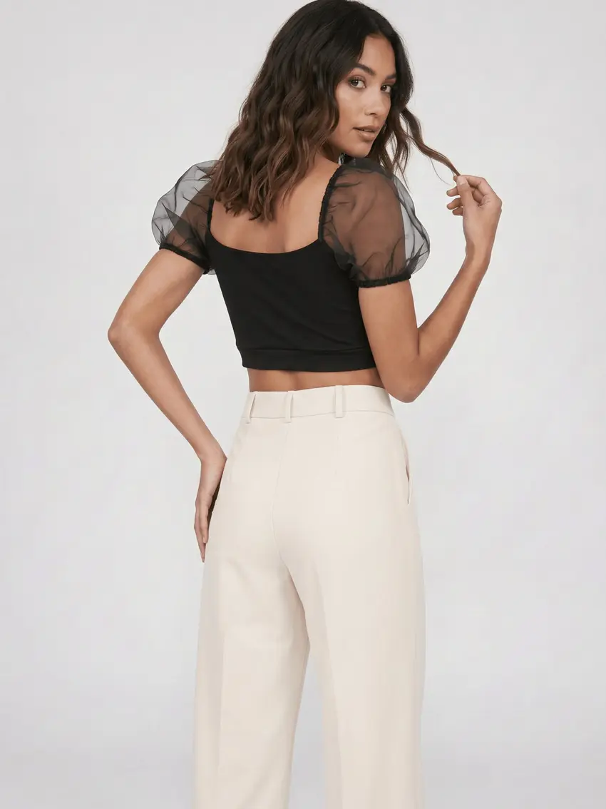 czarny crop top bufki