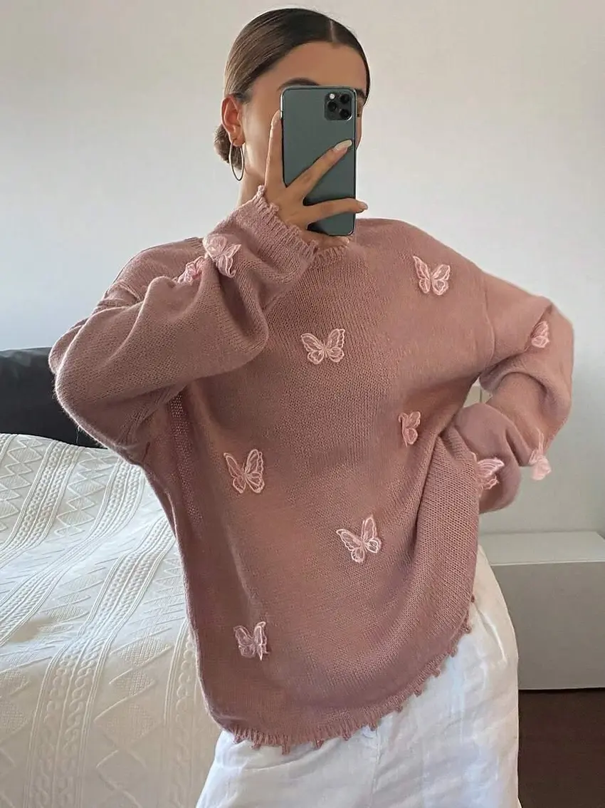 różowy sweter motyl 3D