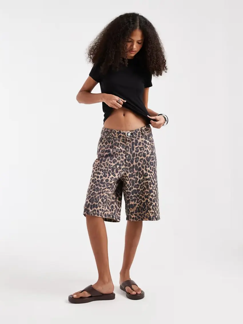 jeansowe spodenki animal print