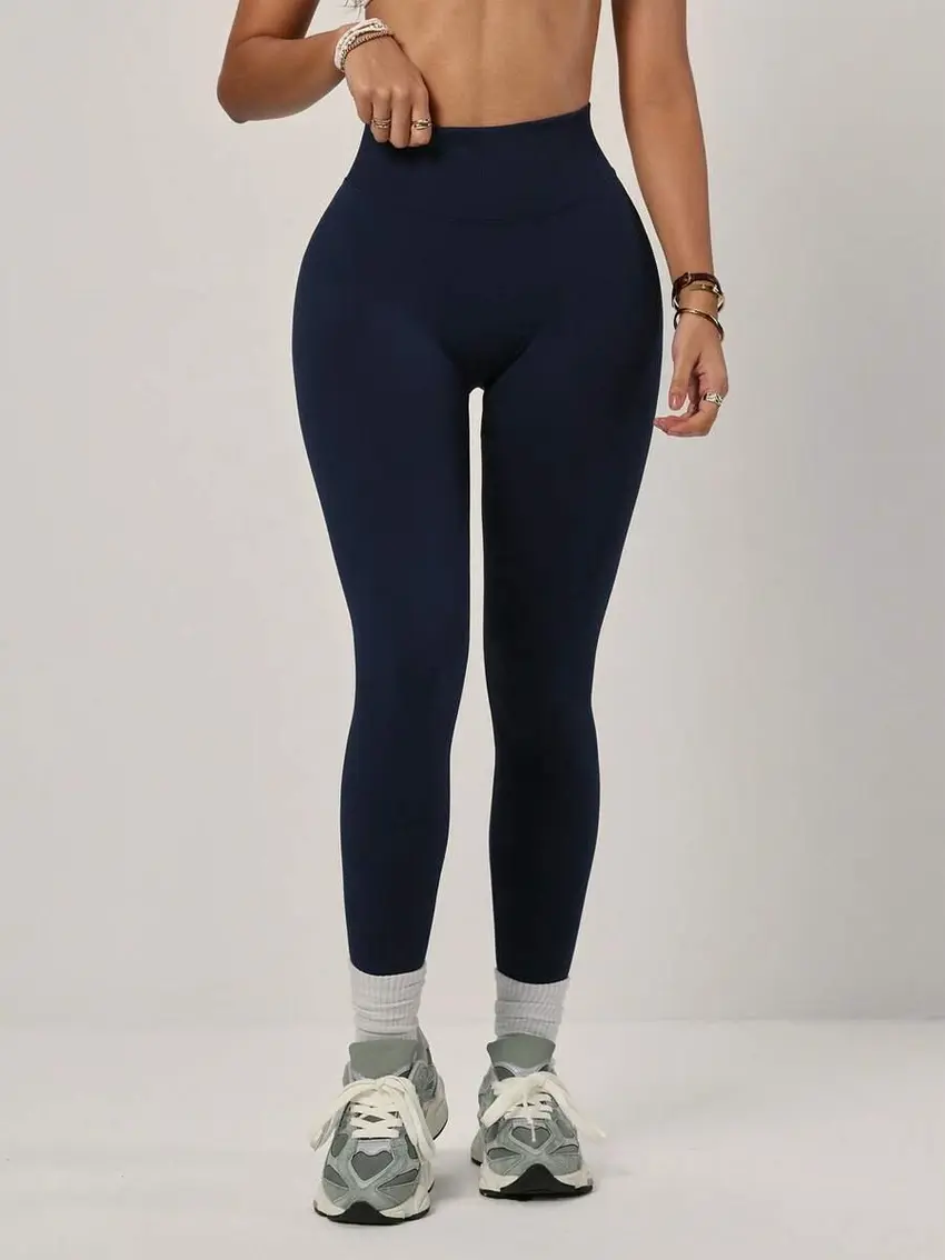 granatowe sportowe legginsy