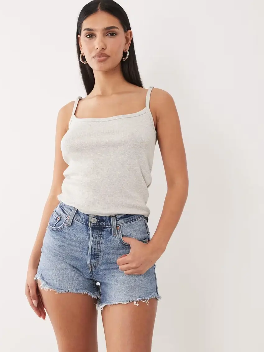 niebieskie krótkie spodenki jeans guziki