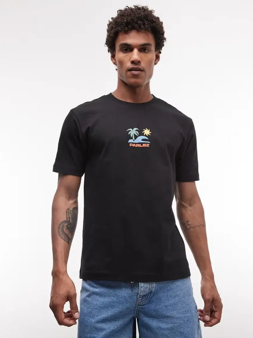 CZARNY T-SHIRT Z OKRĄGŁYM DEKOLTEM NADRUK