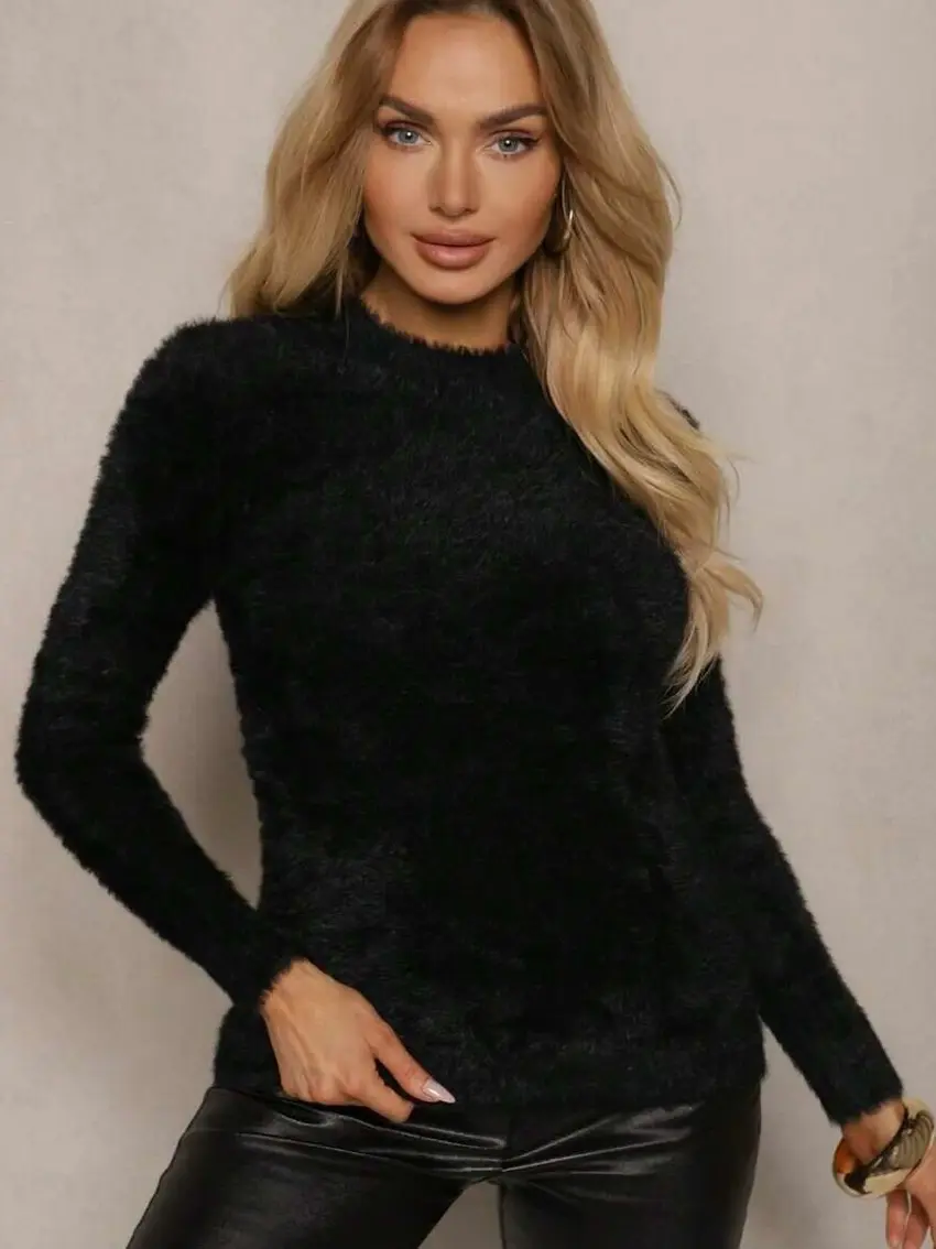 czarny sweter stójka