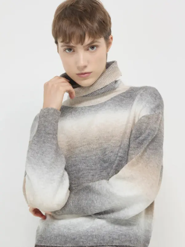 sweter z golfem ombre