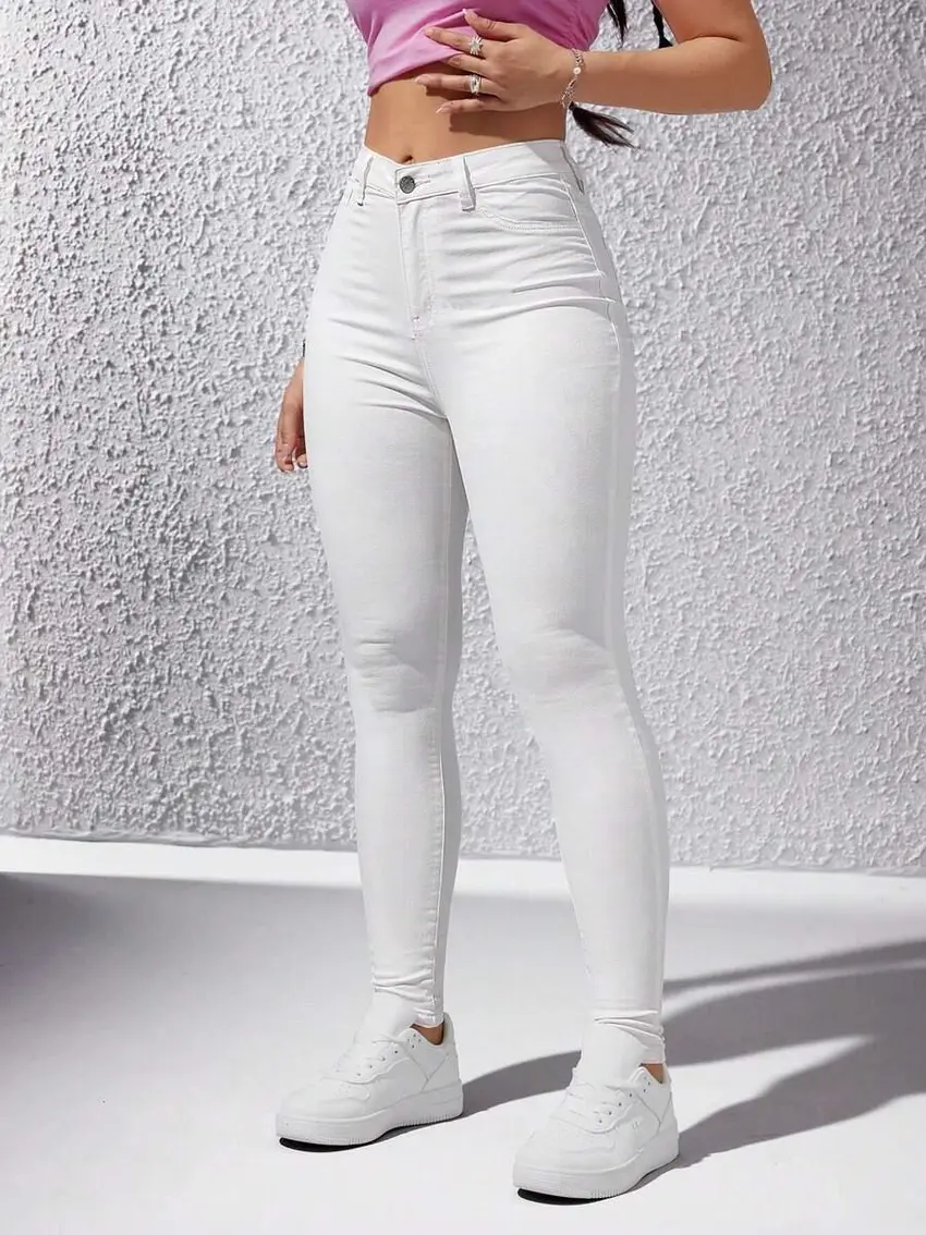 białe spodnie jeans