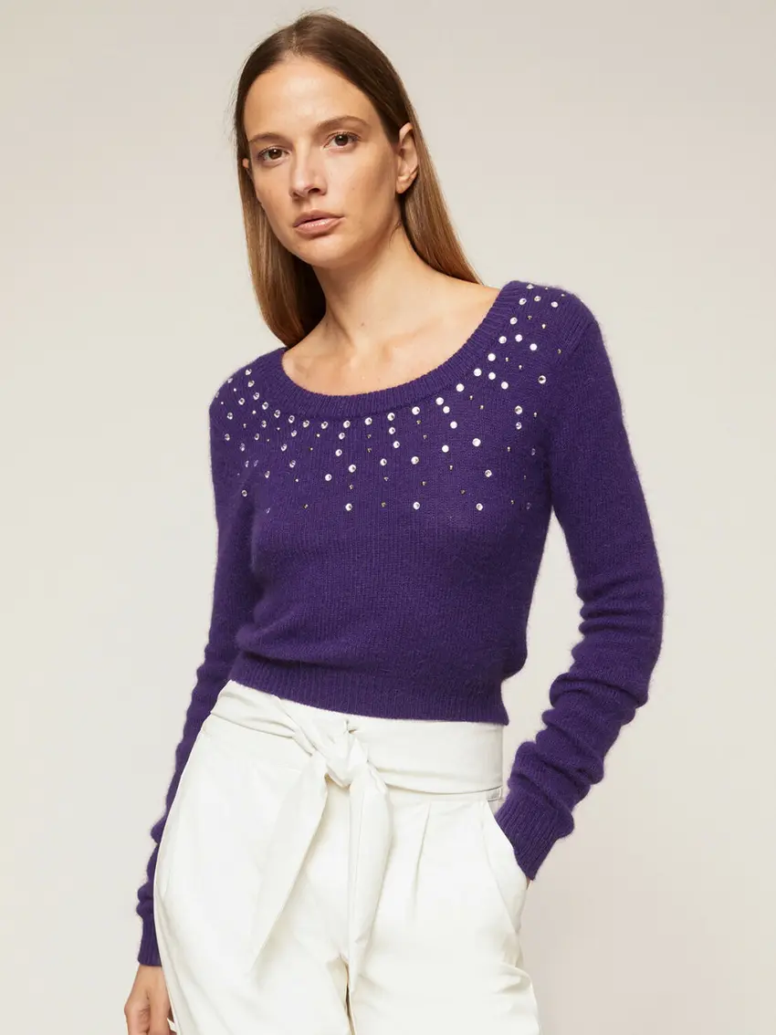 fioletowy sweter zdobienie