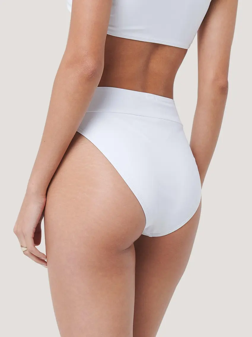 BIAŁY DÓŁ OD BIKINI