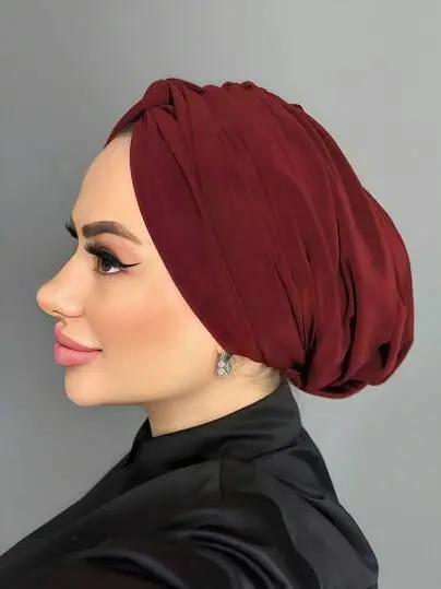 czerwona chusta turban na głowę
