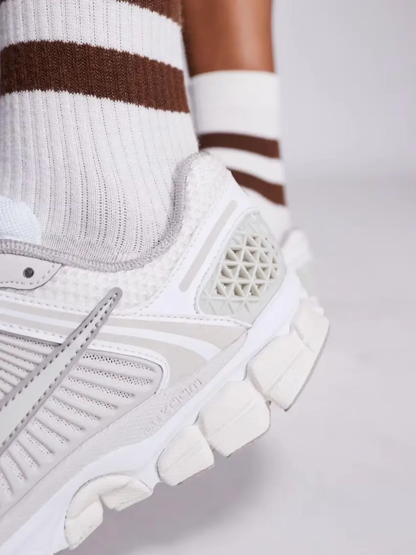 ZOOM VOMERO 5 BEŻOWE BUTY SPORTOWE