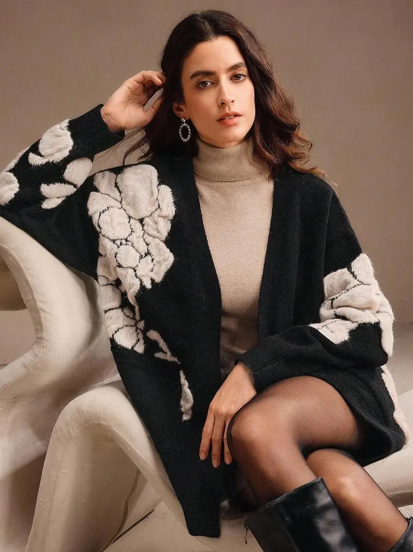 czarny sweter kieszenie